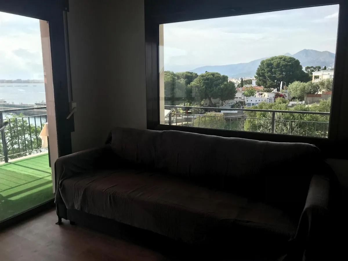 Far Bay Apartment Roses